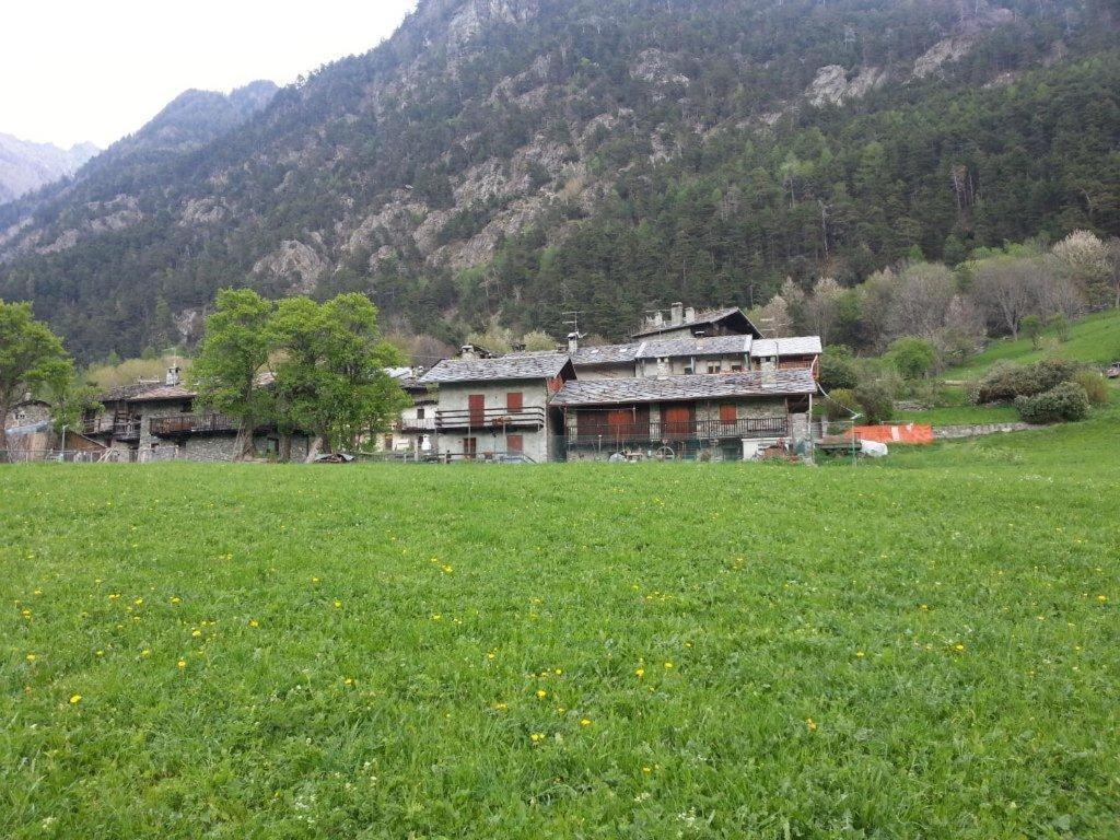 Casa Indipendente Val D'Ayas - Challand Saint Anselme Esterno foto